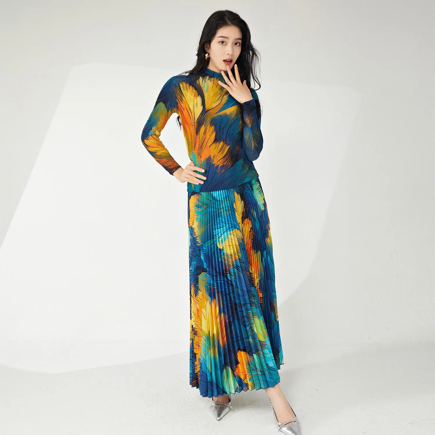 2025 2025 New Sanzhai two-piece set spring and summer new printed T-shirt top drape pleated skirt temperament fashion suit