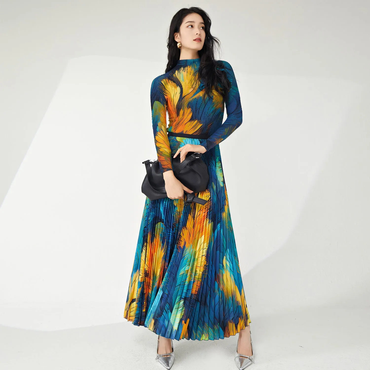 2025 2025 New Sanzhai two-piece set spring and summer new printed T-shirt top drape pleated skirt temperament fashion suit