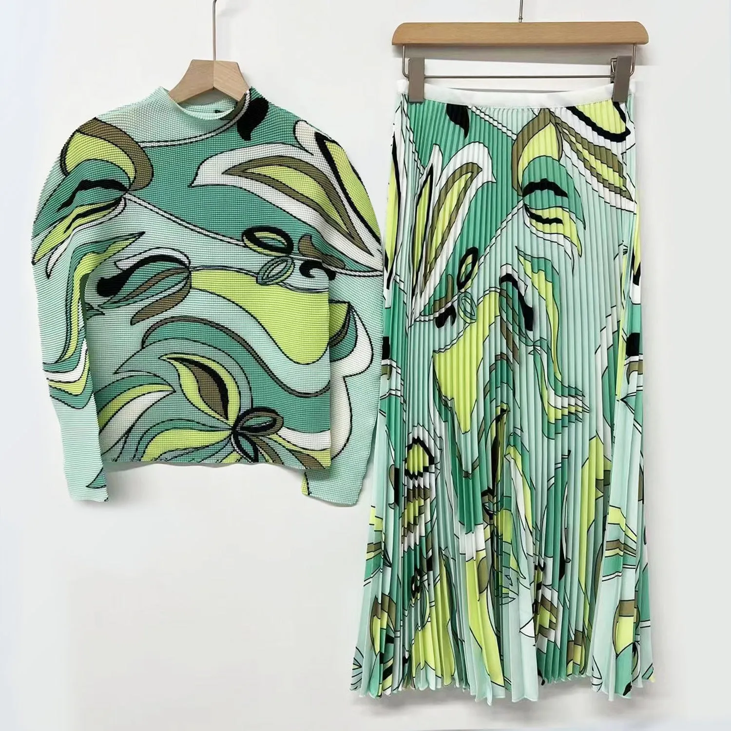 2025 Fashion suit Women's pleated two-piece set  new long skirt High-end suit Hot style