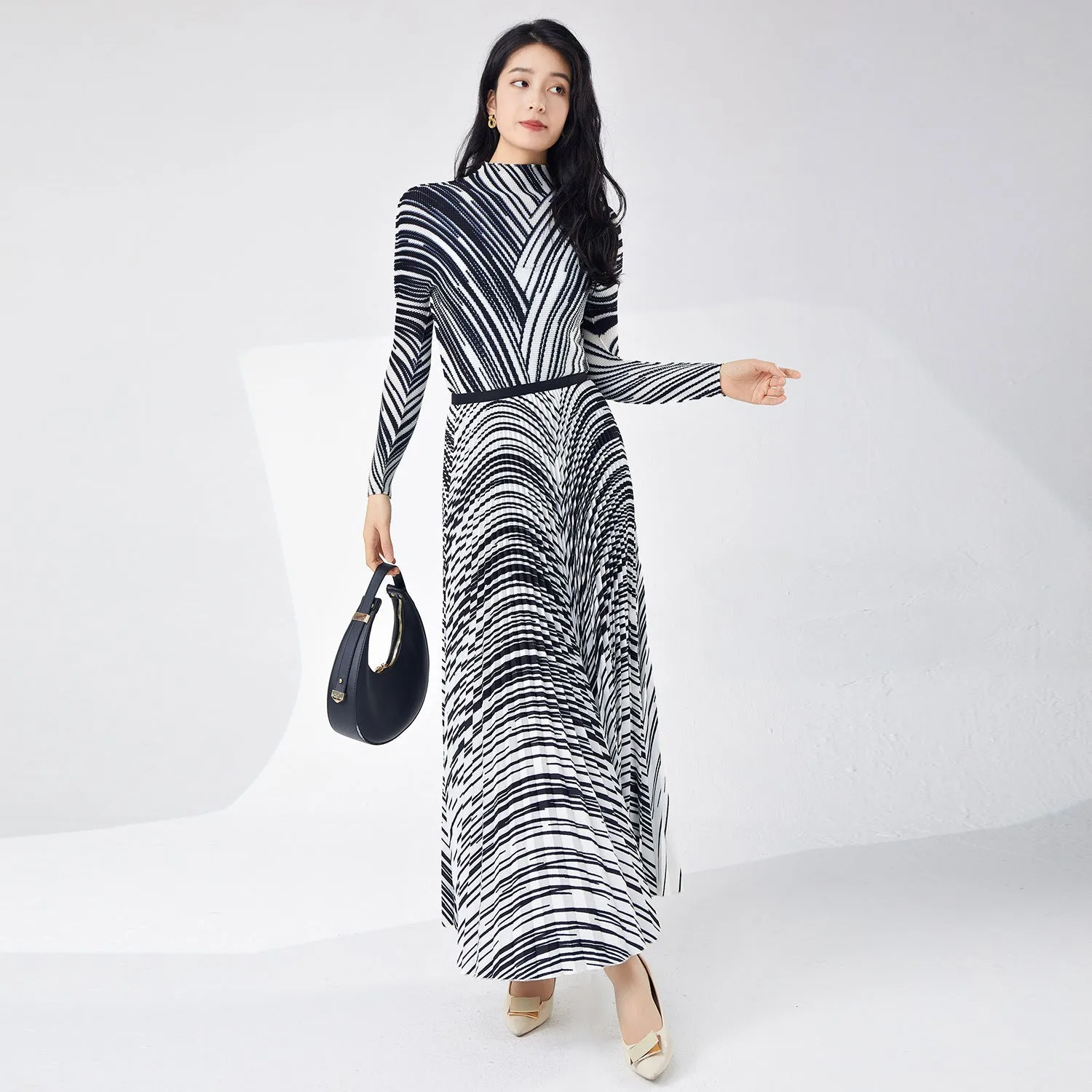 2025 Pleated suit skirt spring women's design sense new striped long-sleeved T-shirt top drape elegant skirt two-piece set