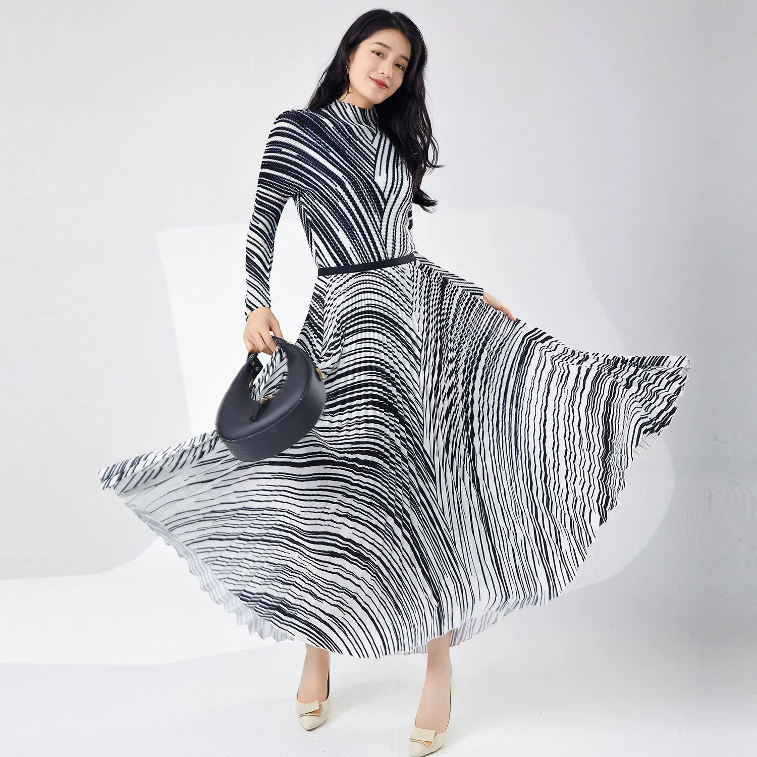 2025 Pleated suit skirt spring women's design sense new striped long-sleeved T-shirt top drape elegant skirt two-piece set