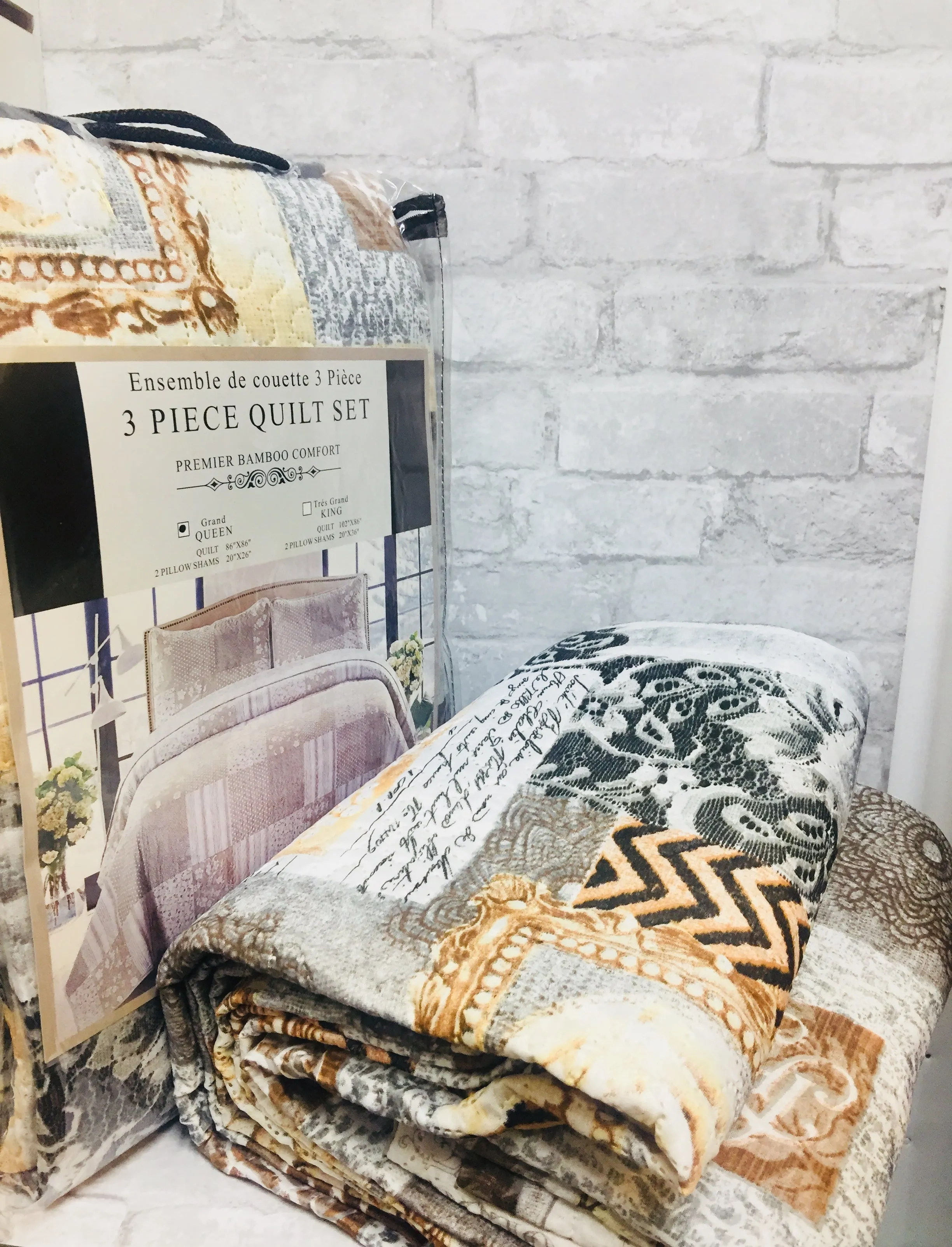Brand new Premier Bamboo Comfort 3 Piece Quilt Set! Fits Double/Queen! Black, Cream, White Print!