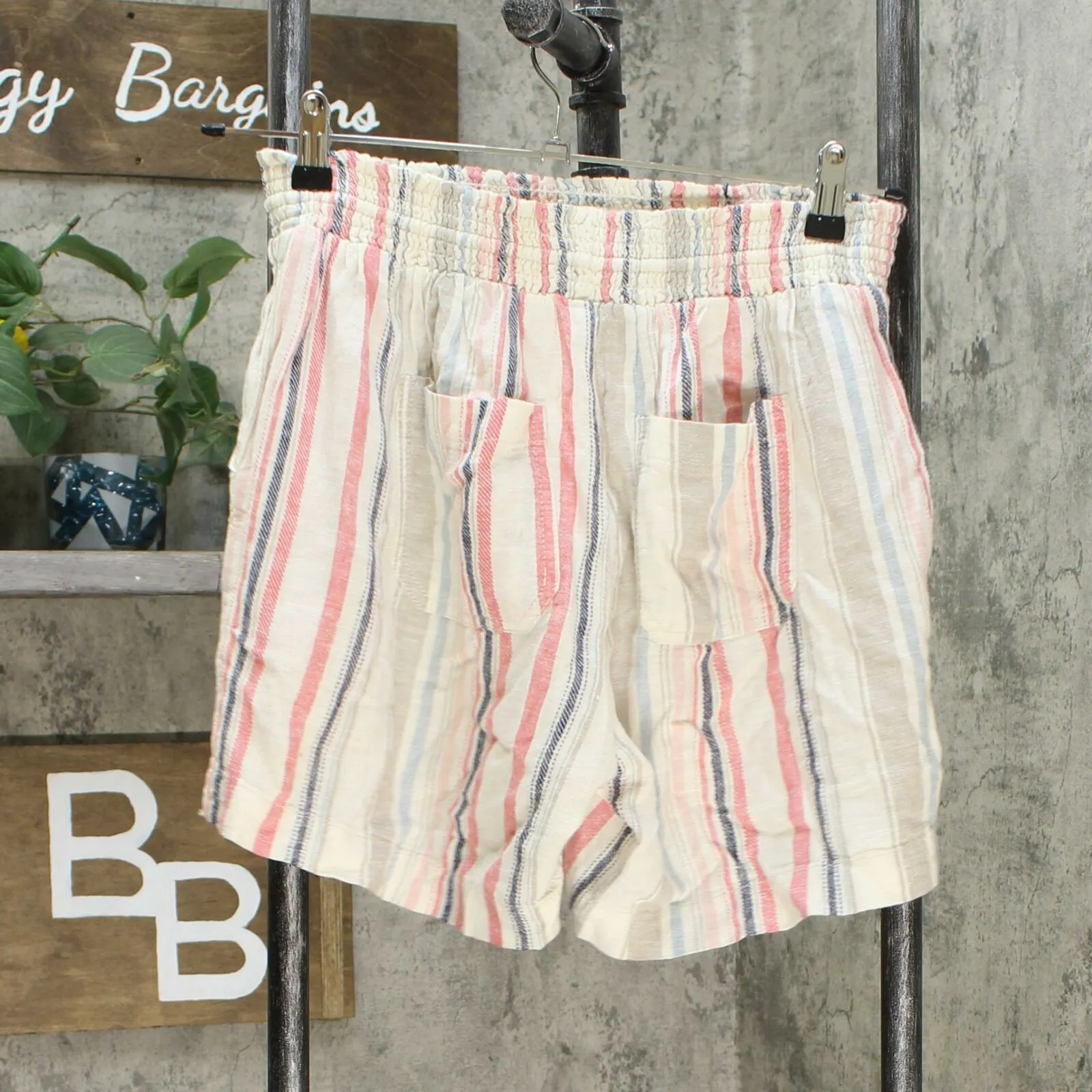 Briggs Women's Smocked Waist Linen Blend Shorts