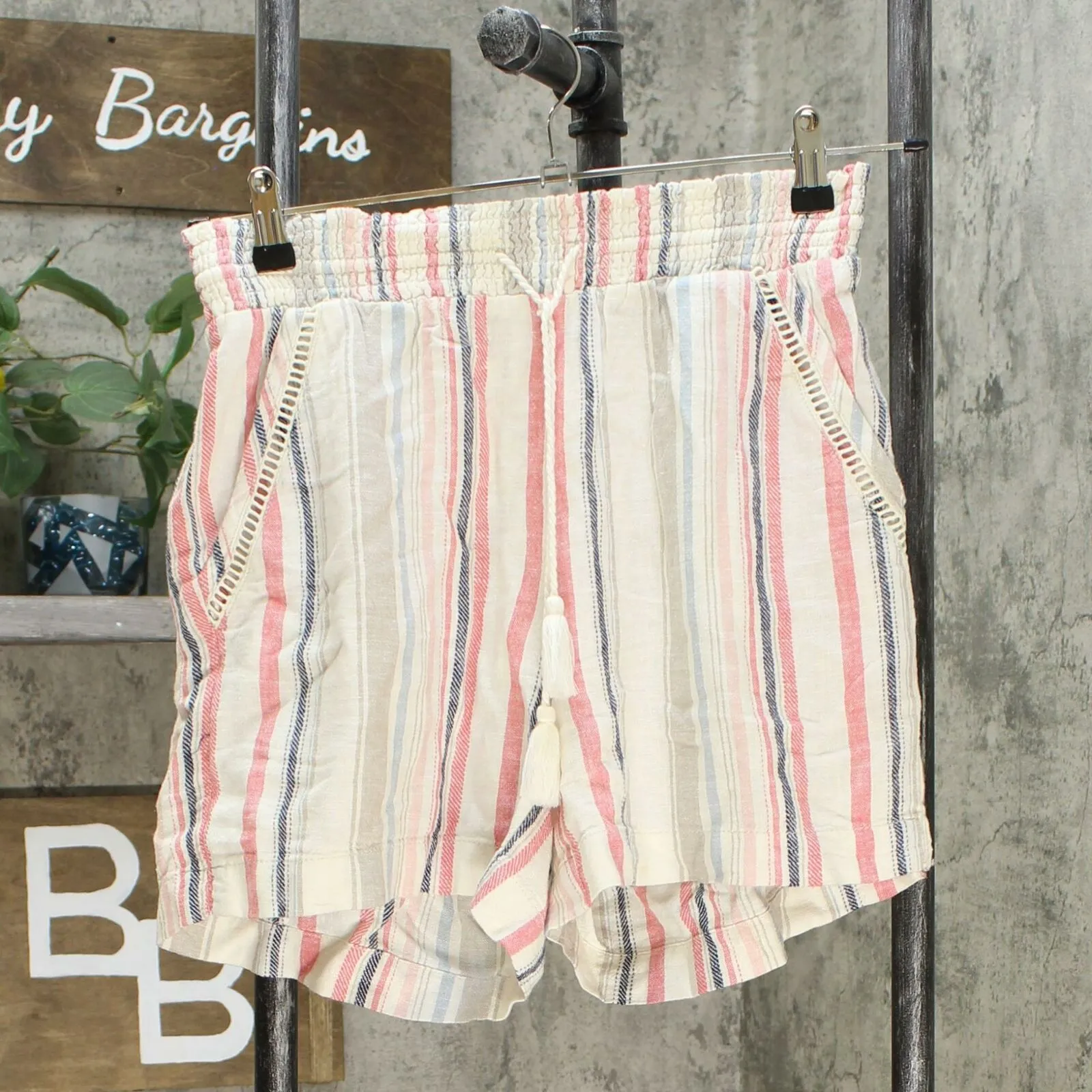 Briggs Women's Smocked Waist Linen Blend Shorts