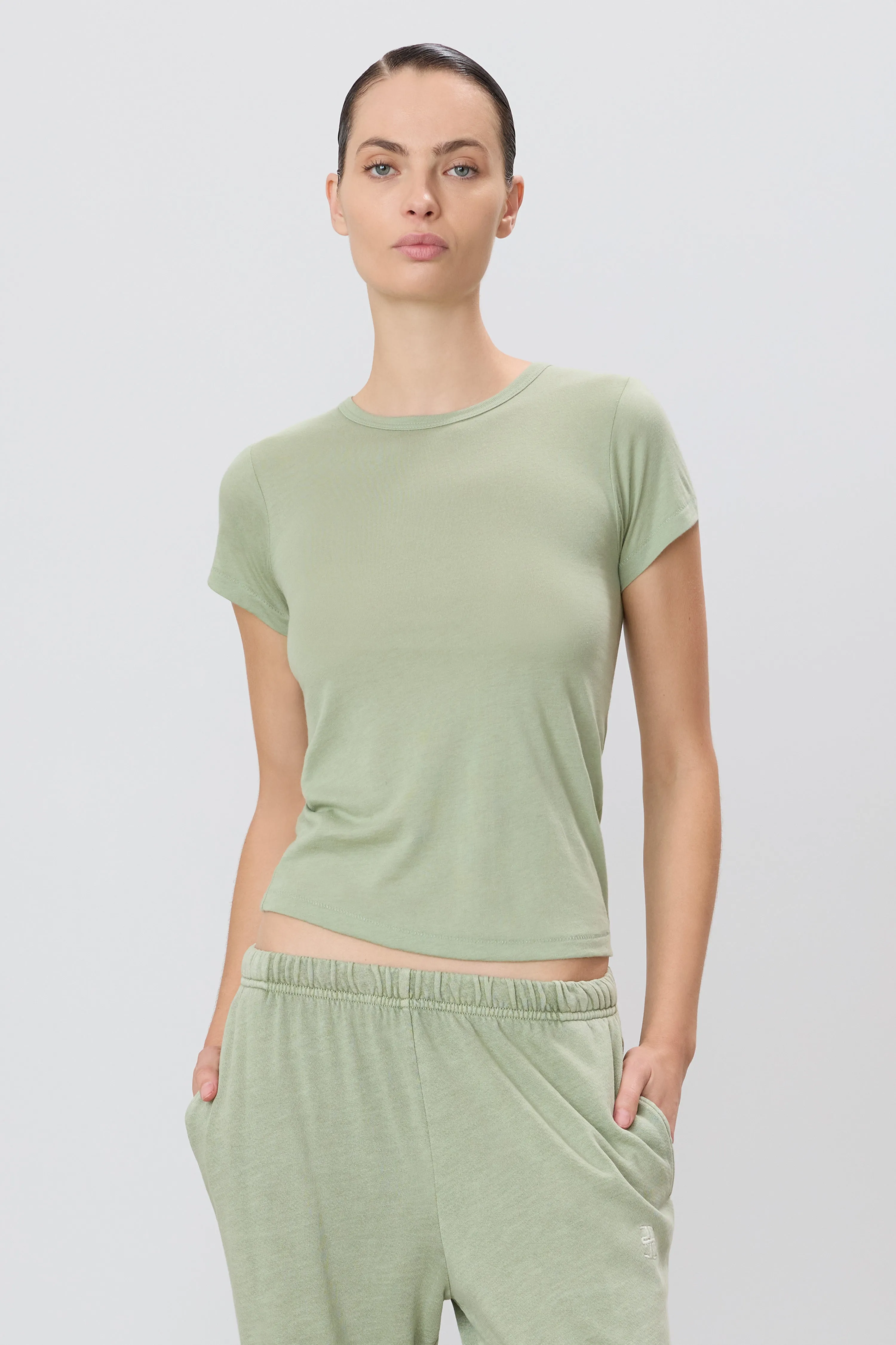 FITTED CREWNECK SHORT SLEEVE T-SHIRT