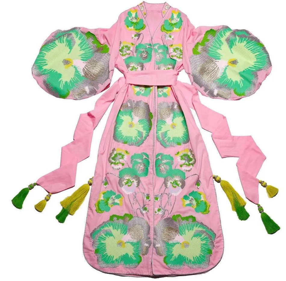 Kaftan with embroidered pansies