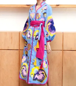 Kaftan with embroidered pansies