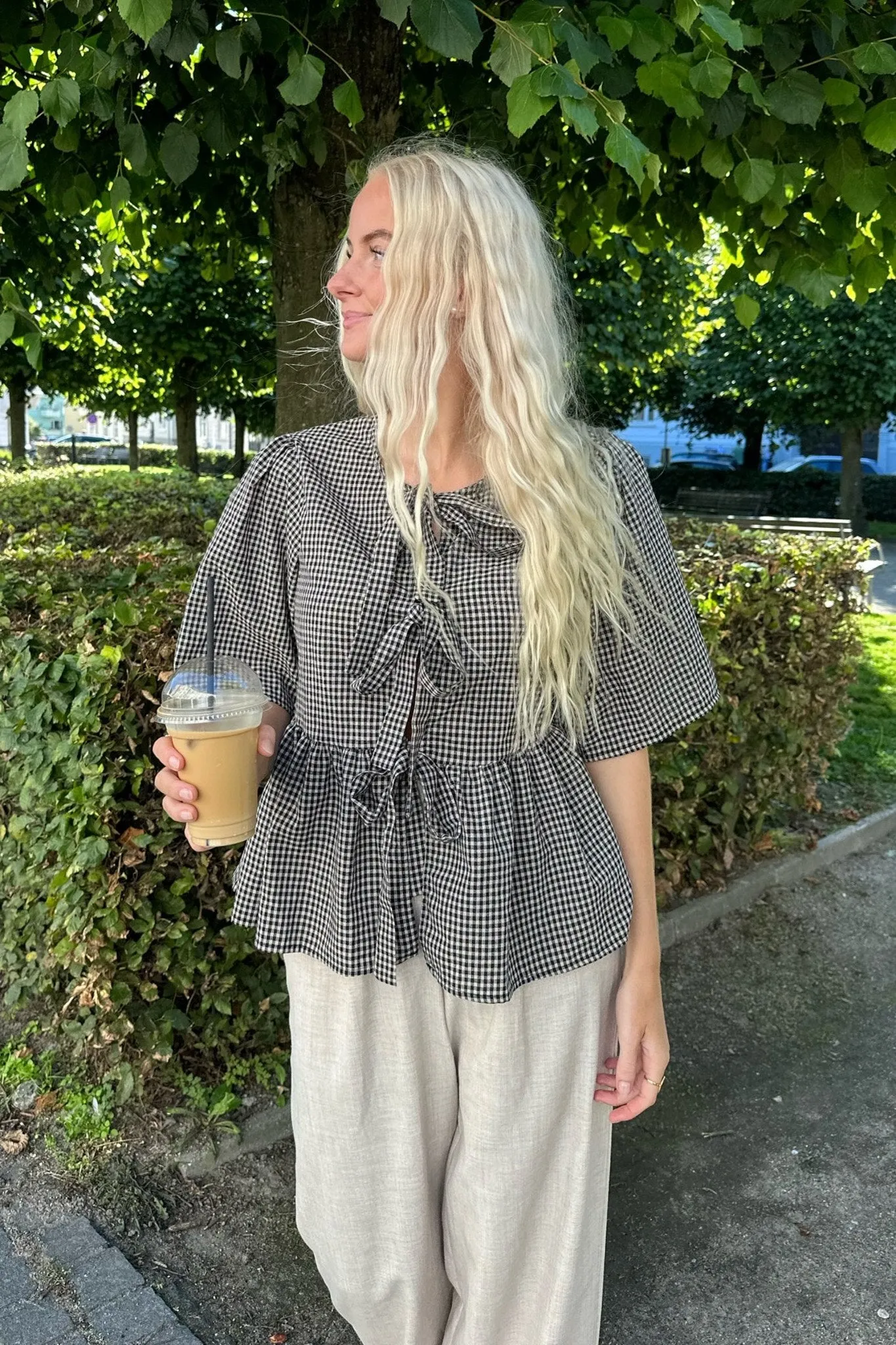 LulaIC Top - Beige Sort Ternet
