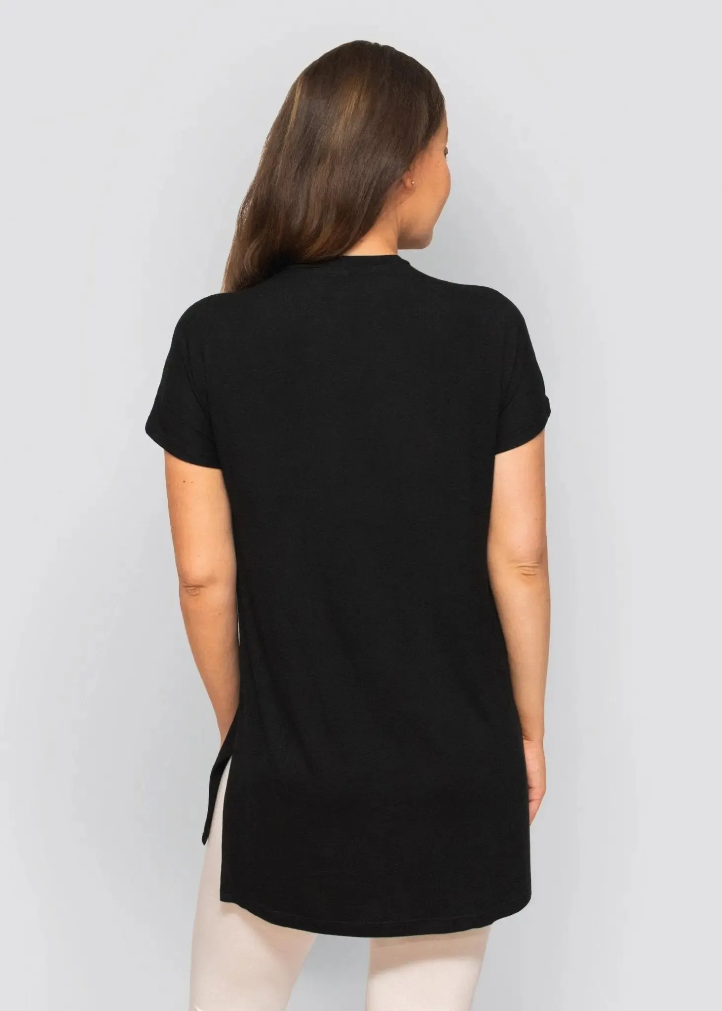 Maternity relaxed tee in black by úton