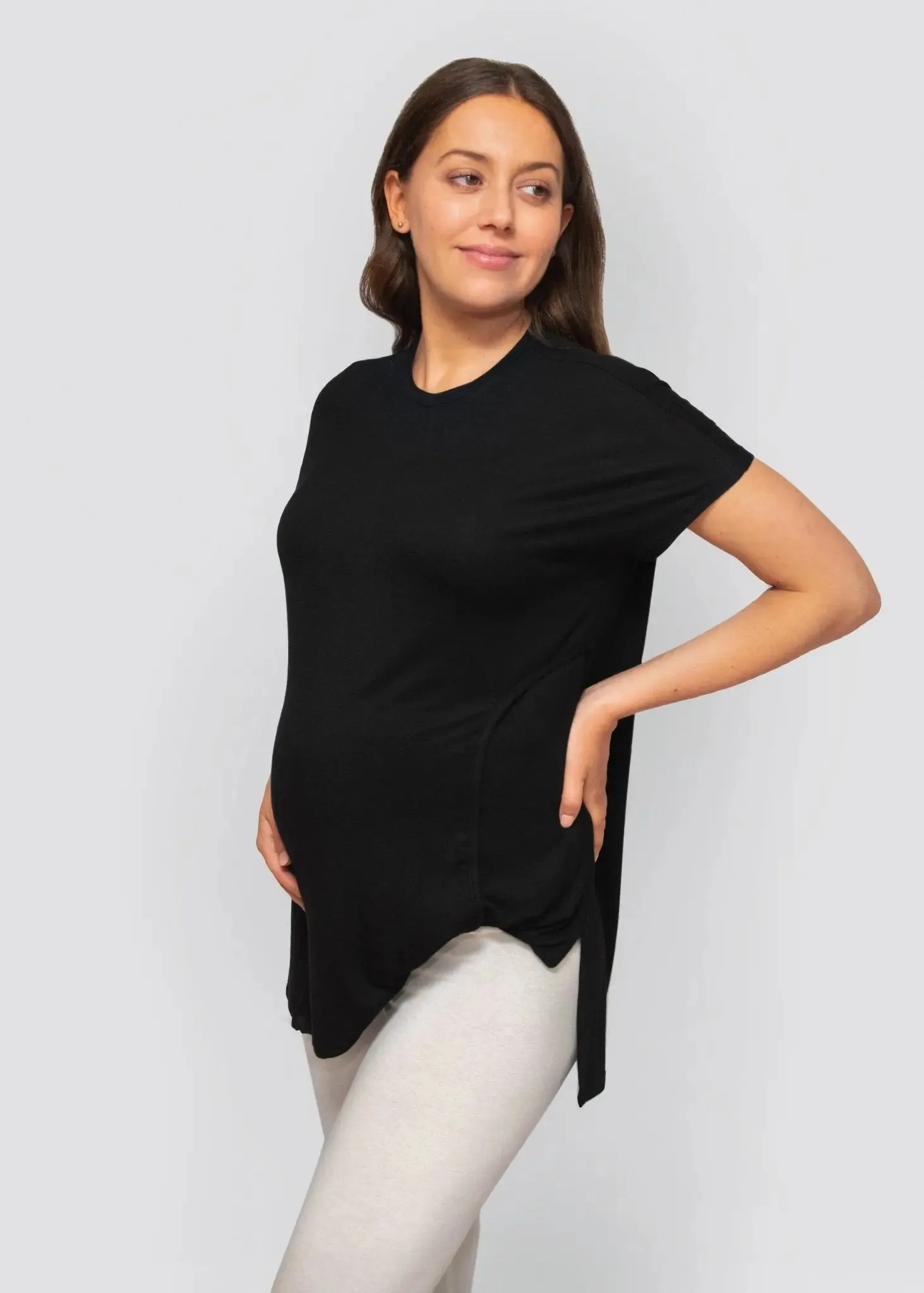 Maternity relaxed tee in black by úton