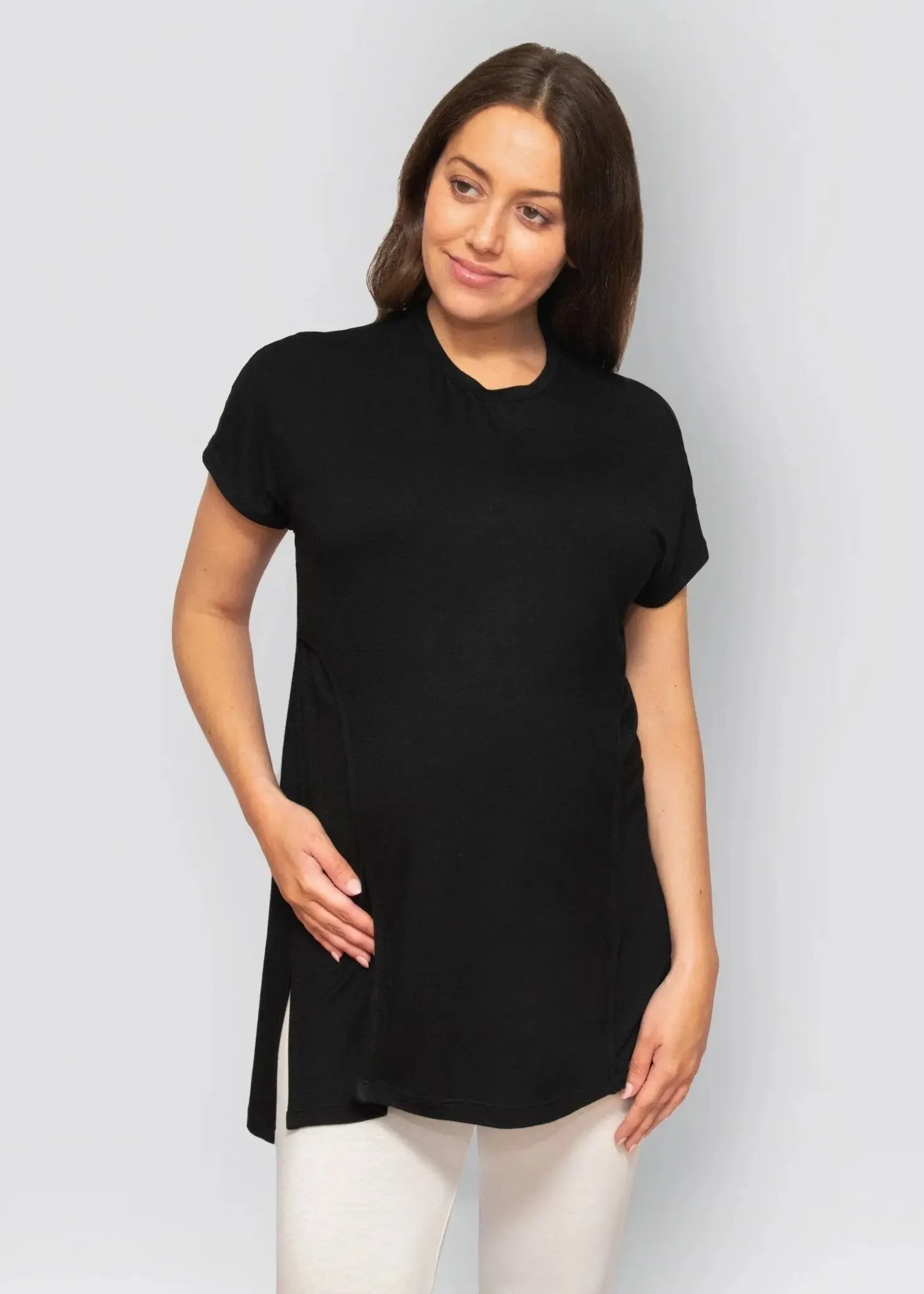 Maternity relaxed tee in black by úton