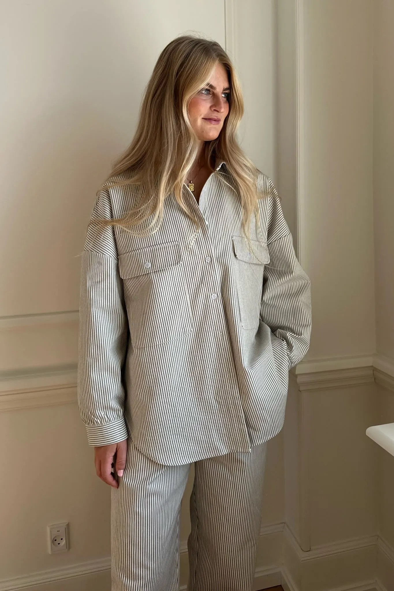 NannaIC Skjorte - Beige Stribet