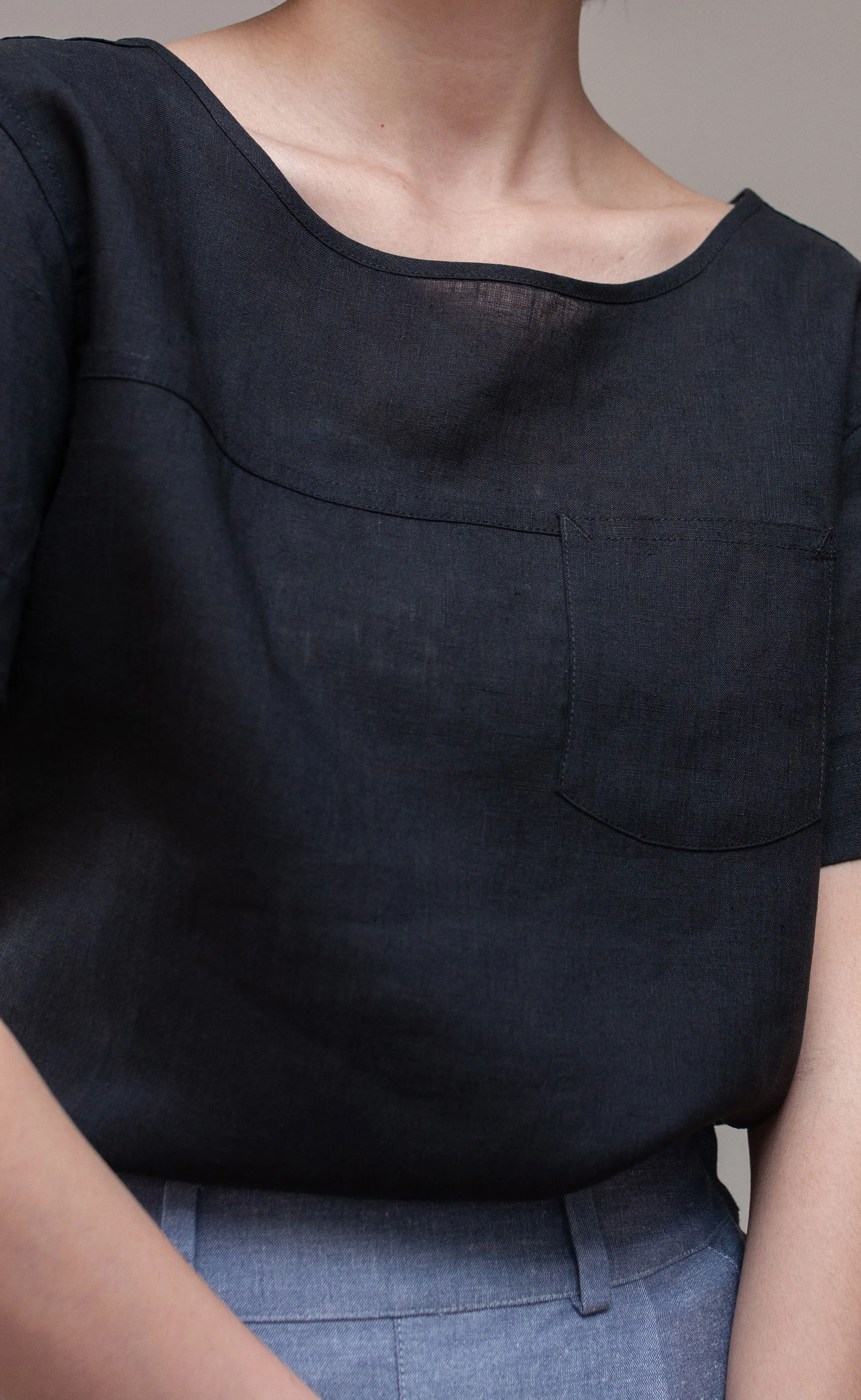 The Friend - Woven Tee - Black 100% Linen