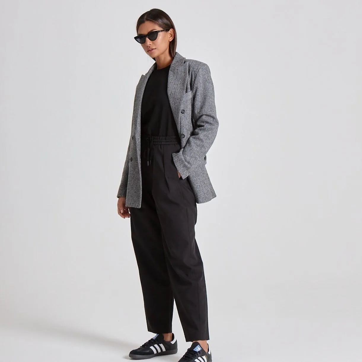 THE ULTIMATE RELAXED TROUSER - BLACK