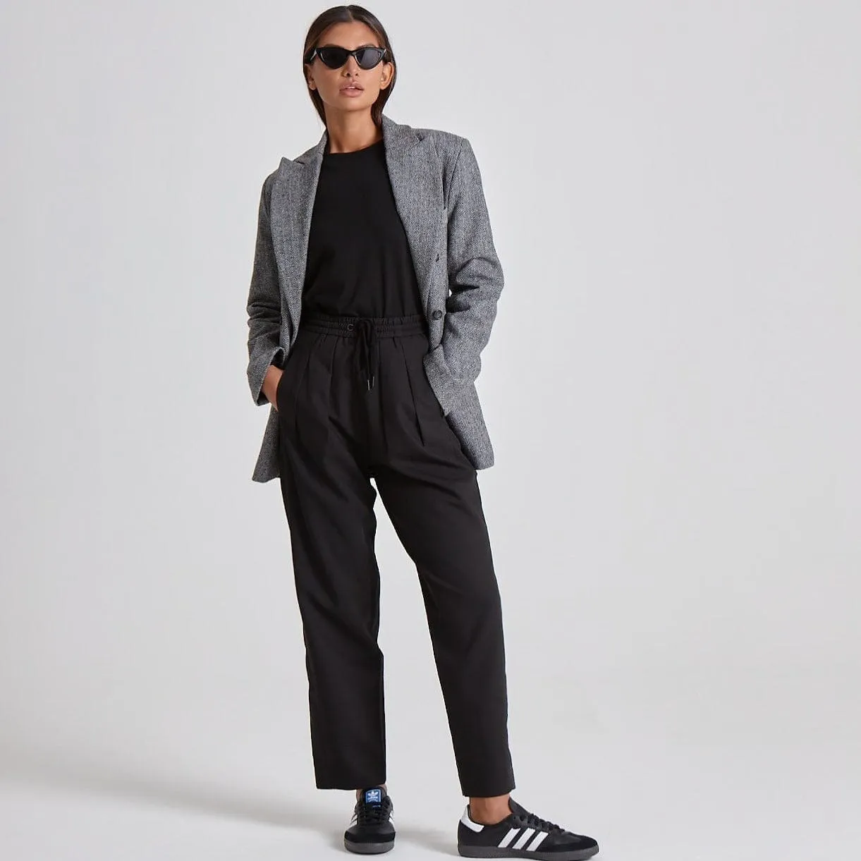THE ULTIMATE RELAXED TROUSER - BLACK