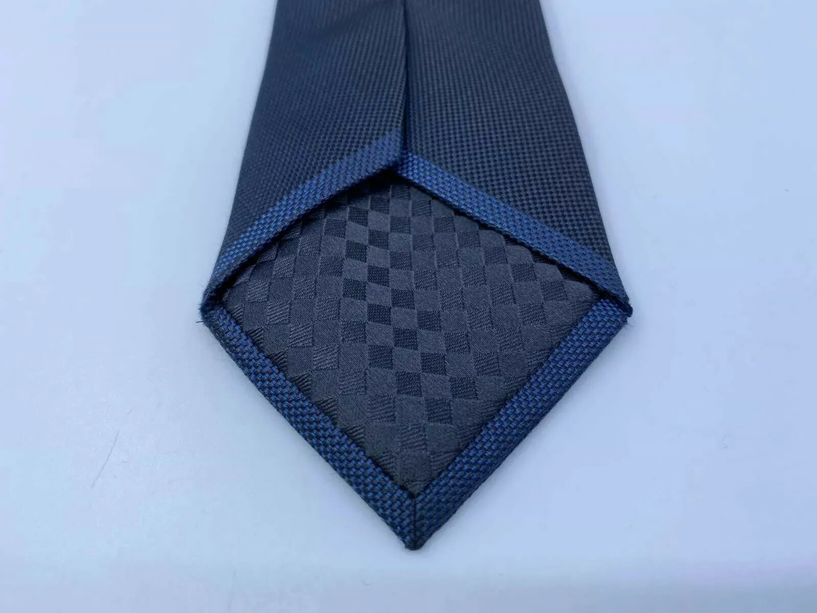 Uniformes Silk Tie with Constrasting Tip